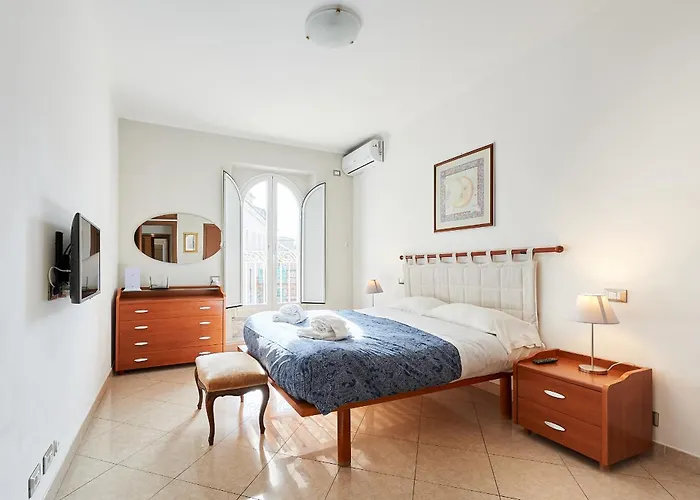 Close To The Spanish Steps, Wifi, Air Cond, 2 Bedrooms
